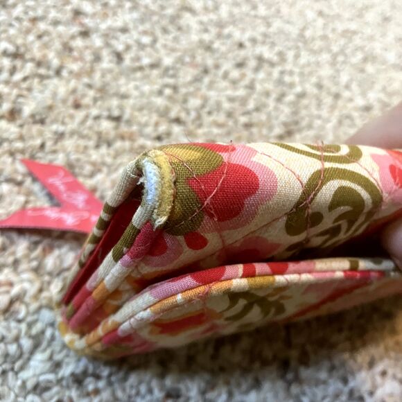 Vera Bradley Folkloric Quilted Wallet Floral Colorful Pink Retired Magnetic - Picture 7 of 10